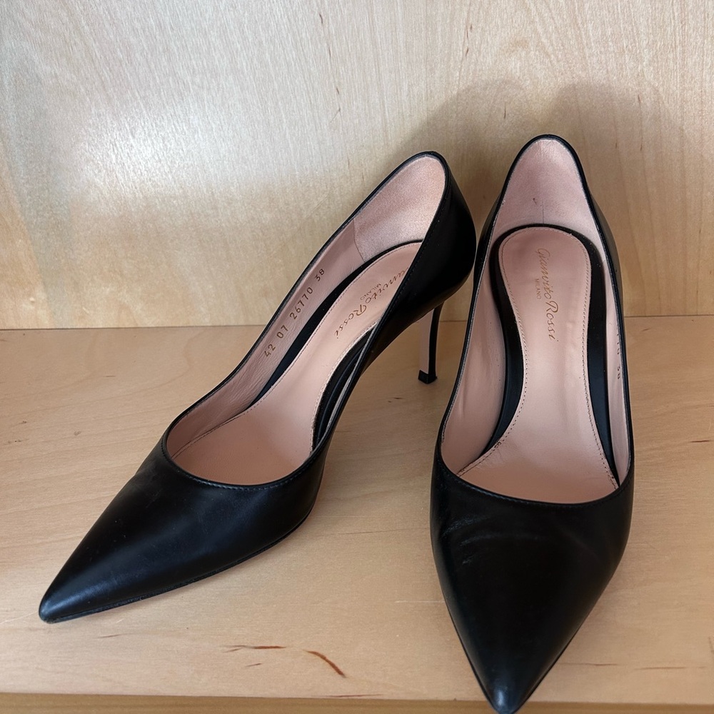 Gianvito Rossi Black Pointed Toe Heels